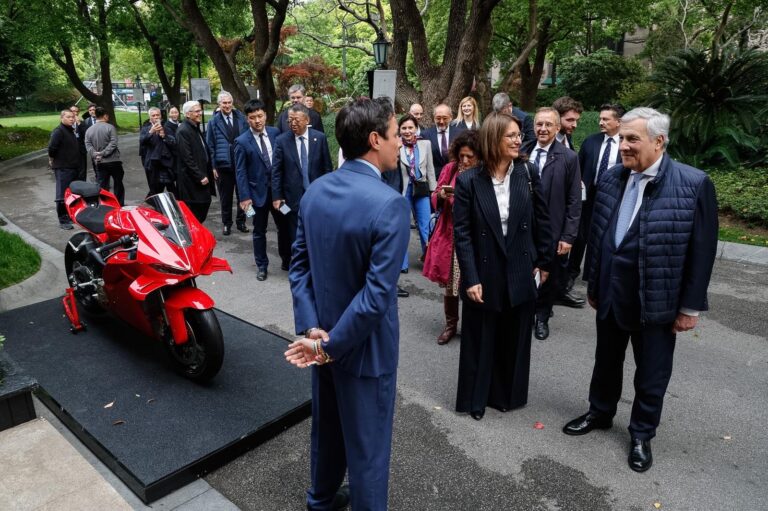 1b8e2677-226c-4dd9-bb37-207a615ee2d5