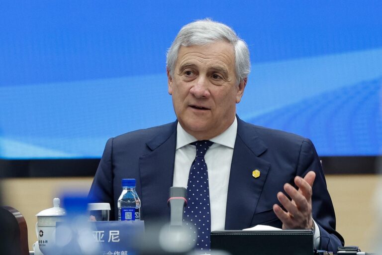 1b9a30b0-170e-4cf3-b29b-51e8bd19f7e9