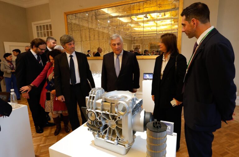 1e40f519-3745-417b-961b-491c74dfdb64