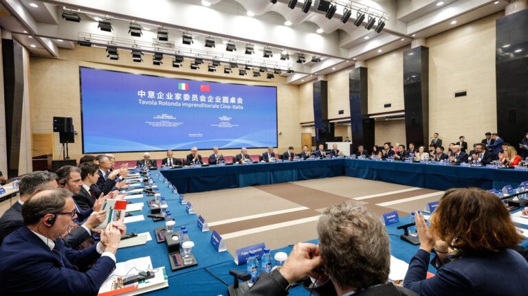 84fc8000-b2e8-4773-b802-70a2f4caf76e