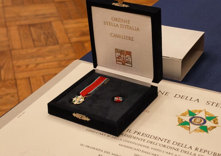 Cerimonia di consegna onorificenza di Cavaliere dell’Ordine della Stella d’Italia al Prof. Zhang Li_1