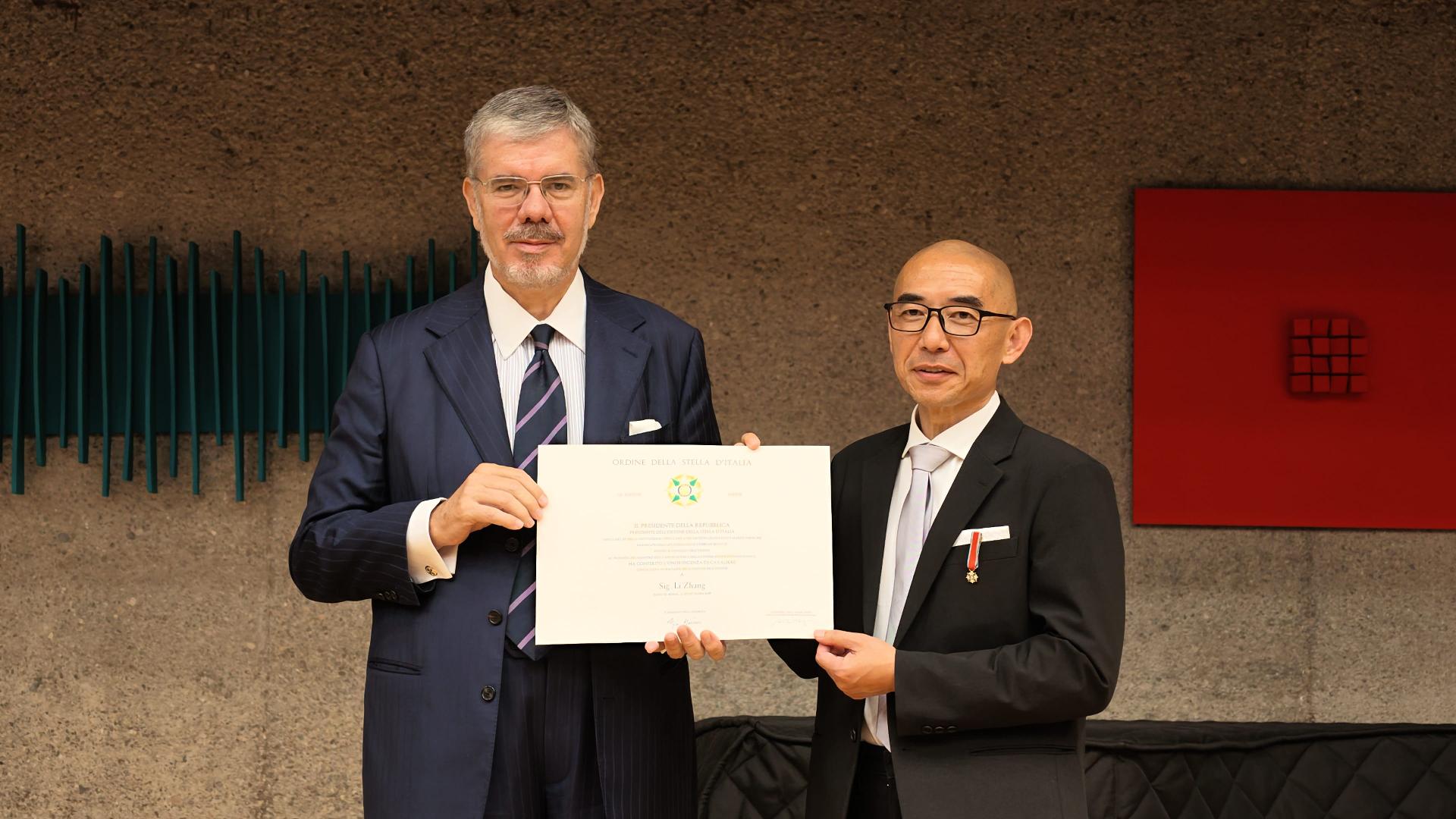 Cerimonia di consegna onorificenza di Cavaliere dell’Ordine della Stella d’Italia al Prof. Zhang Li_10