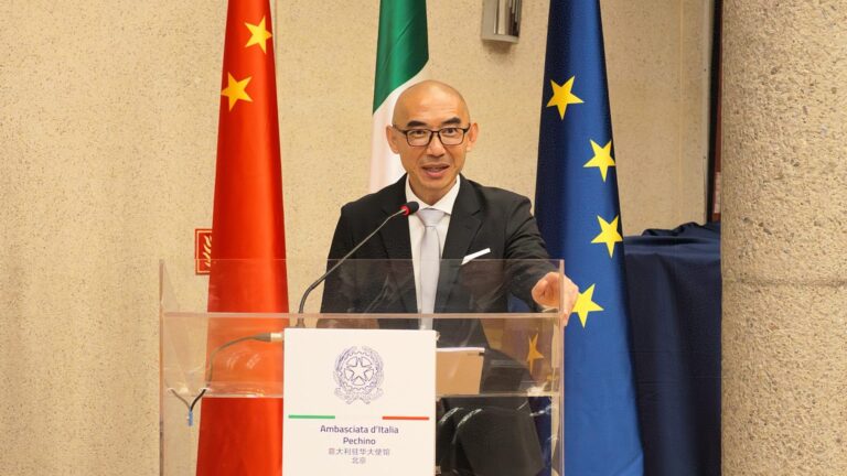 Cerimonia di consegna onorificenza di Cavaliere dell’Ordine della Stella d’Italia al Prof. Zhang Li_3